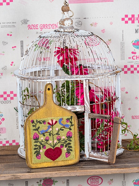Birds-n-berries-Nancee-Ariagno-quilt-patchwork-magazine-simply-vintage-31-June-July-August-2019